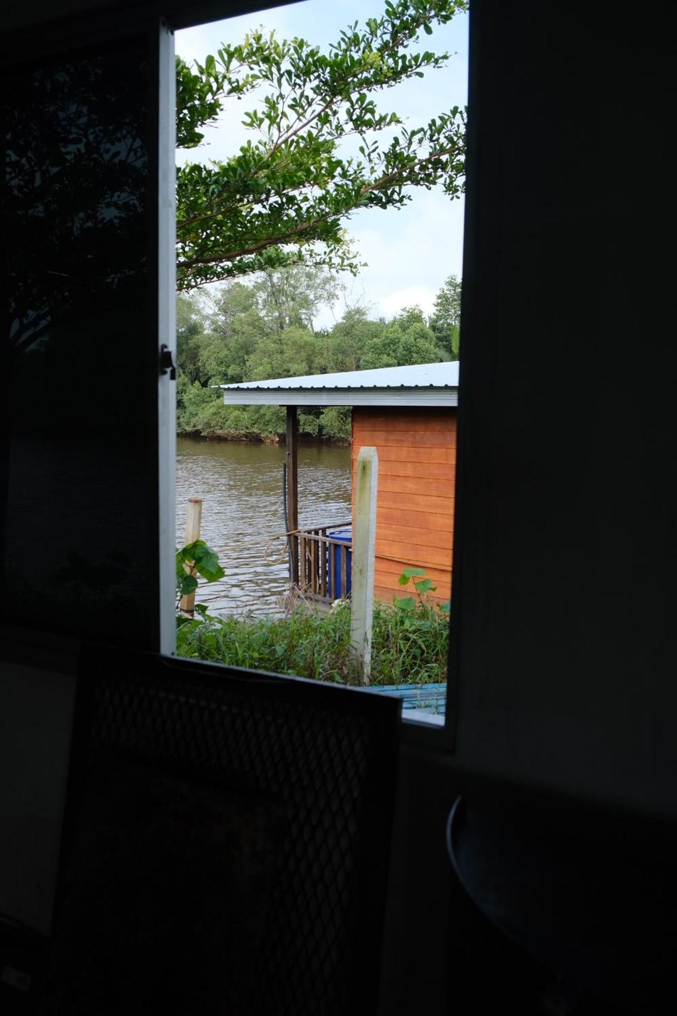 Qimmy Riverside Floating Cabin Kuala Terengganu Exterior photo